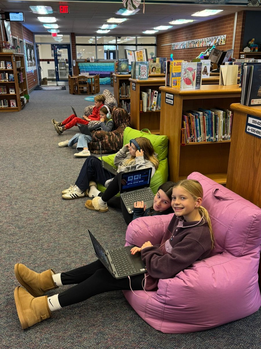 MrsLibraryLady tweet media