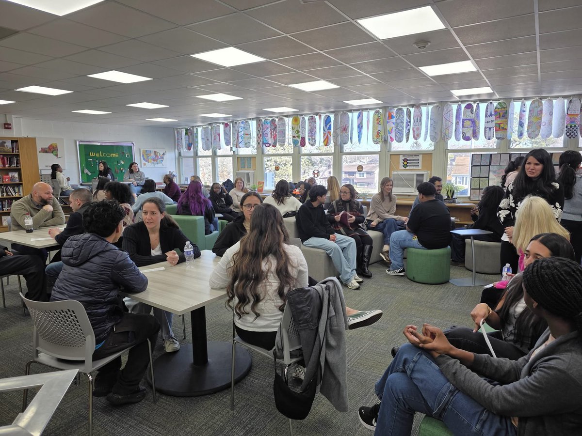 msmichellekwon's tweet photo. Thank you to Supply House for bringing 40 of their employees to our high school to practice interview skills with our Introduction to Business students! https://t.co/NLy8ltPWpo