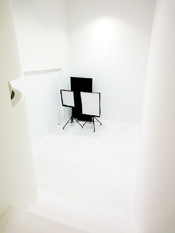 studio_emon's tweet photo. 【ご予約】3月末日までのご予約を承っております

現在2ｍの🎄クリスマスツリー展示中📷

調理飲食のできるキッチン🍳
円窓のある和室🍵
洋室、白部屋
グランドピアノ🎹

ポトレ、コスプレ、家族写真、動画、商用CM、MV撮影、ピアノ発表会、オフ会など多目的にご利用可能です
#レンタルスタジオ https://t.co/fKf0F51hDe