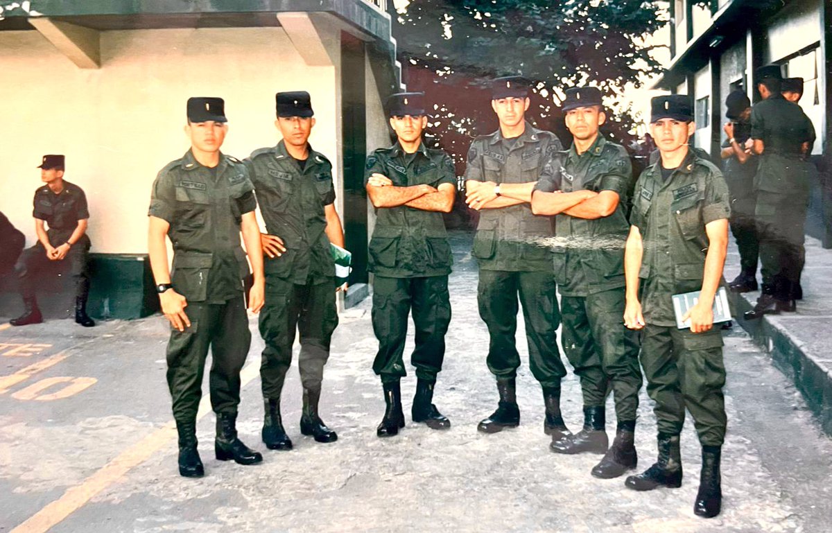 policia_DBS's tweet photo. 🎉 La Dirección de Bienestar Social de la Policía Nacional, felicita a todos los integrantes de la XIV Promoción de la Academia Nacional de Policía - ANAPO, quienes egresaron el 11/12/1993, hoy celebran 32 años de servicio y firme compromiso con nuestra patria Honduras. https://t.co/mdZ1rbHjdv