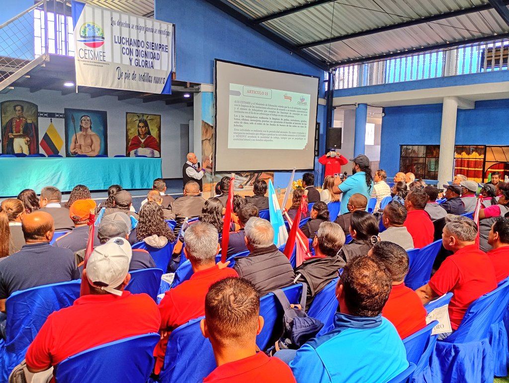 FAzuay2's tweet photo. Quito:
Se desarrollo la Asamblea General de Dirigentes a Nivel País del Comité Único de Trabajadores del @Educacion_Ec  presidido por su Secretario General @EdwinSa45555654 con la presencia del Dr.@haburbano Ministro del @MinTrabajoEc.
@GildaAlcivarOk
@mariocuvi
@MinGobiernoEc https://t.co/7AsRtpGC8N