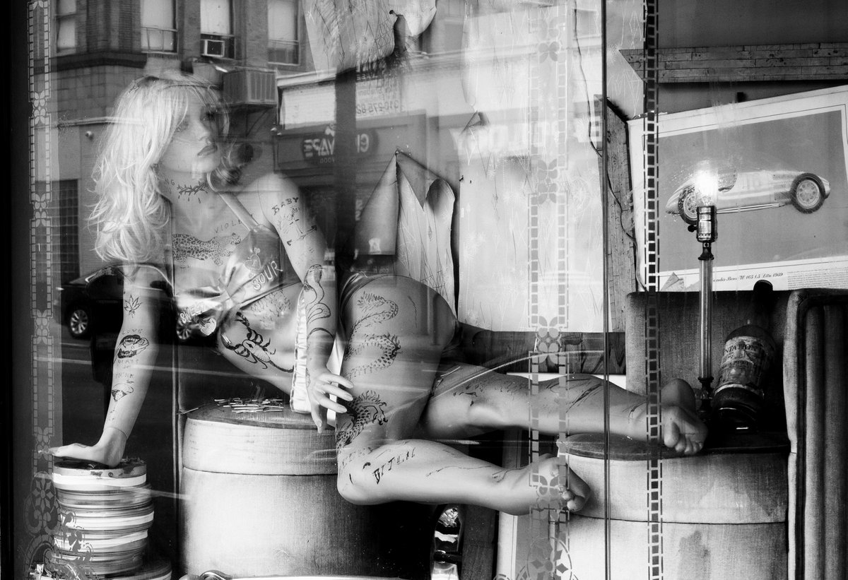 HarryFinePrints's tweet photo. Mannequin Portrait – Minimalist Black &amp; White Fine Art Photogr by DriftStudioByHarry 
 https://t.co/AZDp1hl9qT via @Etsy 
#black and white photo #mannequin art #fine art photography #street photography print #gallery wall print #contemporary art print https://t.co/dETt3LJWkU
