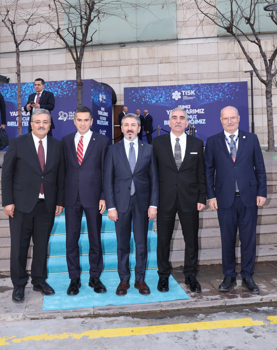 farukozcelikgsb's tweet photo. Türkiye İşveren Sendikaları Konfederasyonu’nun (TİSK) 29.Olağan Genel Kurulu Cumhurbaşkanımız Sayın @RTErdogan’ın teşrifleriyle gerçekleştirildi. 

Ülkemizin üretiminde, istihdamında, ihracatında, çalışma hayatında önemli bir paya sahip işverenlerimizin temsilinin gerçekleştirildiği, istişarenin, paylaşmanın, işçi- işveren-devlet birlikteliğinin değerlendirildiği genel kurulda; Sayın Cumhurbaşkanımız Büyük ve Güçlü Türkiye hedefine yürürken emek, istihdam, üretim, ücret ve iş güvenliğine yönelik çok kıymetli  değerlendirmelerde bulundu.

TİSK ‘in 29.Genel kurulunun hayırlara vesile olmasını diliyor, 
Tüm işverenlerimize, paydaşlarımıza gönülden teşekkür ediyor, 
Genel Başkanlığa devam eden Sayın Özgür Burak Akkol ve yönetimine kolaylıklar, başarılar diliyorum.
@Tisk_kurumsal