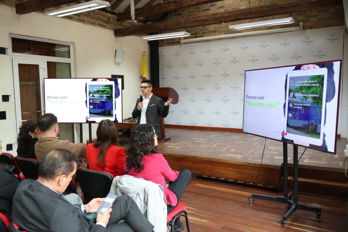 HelgaMaRivasAr's tweet photo. El @Minvivienda avanza en la gobernanza de la información con la actualización de herramientas tecnológicas como el Visor de Oferta Regional, que fortalece nuestras capacidades para mejorar la Asistencia Técnica Integral y la toma de decisiones en beneficio de los territorios.

En el marco de la política pública #NuestroHábitatBiodiverso, este visor mejora la articulación territorial, ordena la información estratégica y orienta acciones que cierran brechas y contribuye a dignificar la vida de las comunidades.

Un desarrollo de la Oficina Asesora de Planeación que se consolida como una fuente estratégica para la labor pública en los territorios.