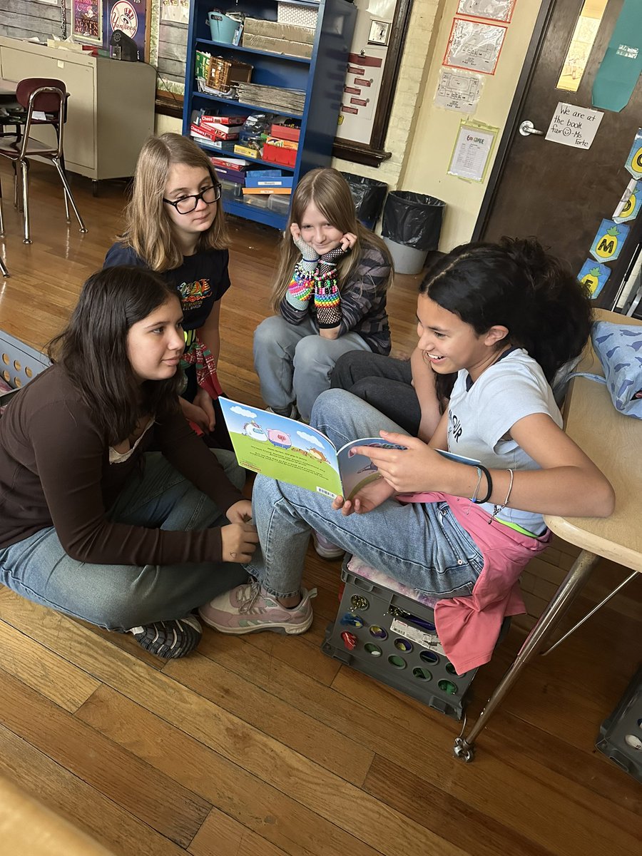 Forte003_'s tweet image. Love these spontaneous moments where we can find time in our day to read to each other 🥰📖📚  My teacher heart can’t take it! #WeeRead #BookFair