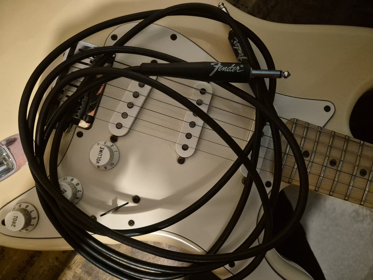 Hey <a href="/Fender/">Fender</a> , just over 20 years ago I invested in an American strat and got a free cable with it.
Well, I regret to inform you the cable popped its mortal coil earlier today (but the guitar is as beautiful as ever). I'm gutted, what do you have to say for yourselves?
