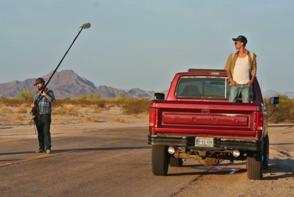 CarlossValencia's tweet photo. DÍA 10: Recordando personajes y proyectos. LA CARNADA de @joshsoskin Con mi personaje BETO Producción de @ivandiazrobledo Disponible en @mubi #corto #cinematography #filmandocine #seriesmexicanas #actoresdeseriesmexicanas #actoresdecineytelevisión #carlosvalenciaactormexicano https://t.co/5mDefC1sJB