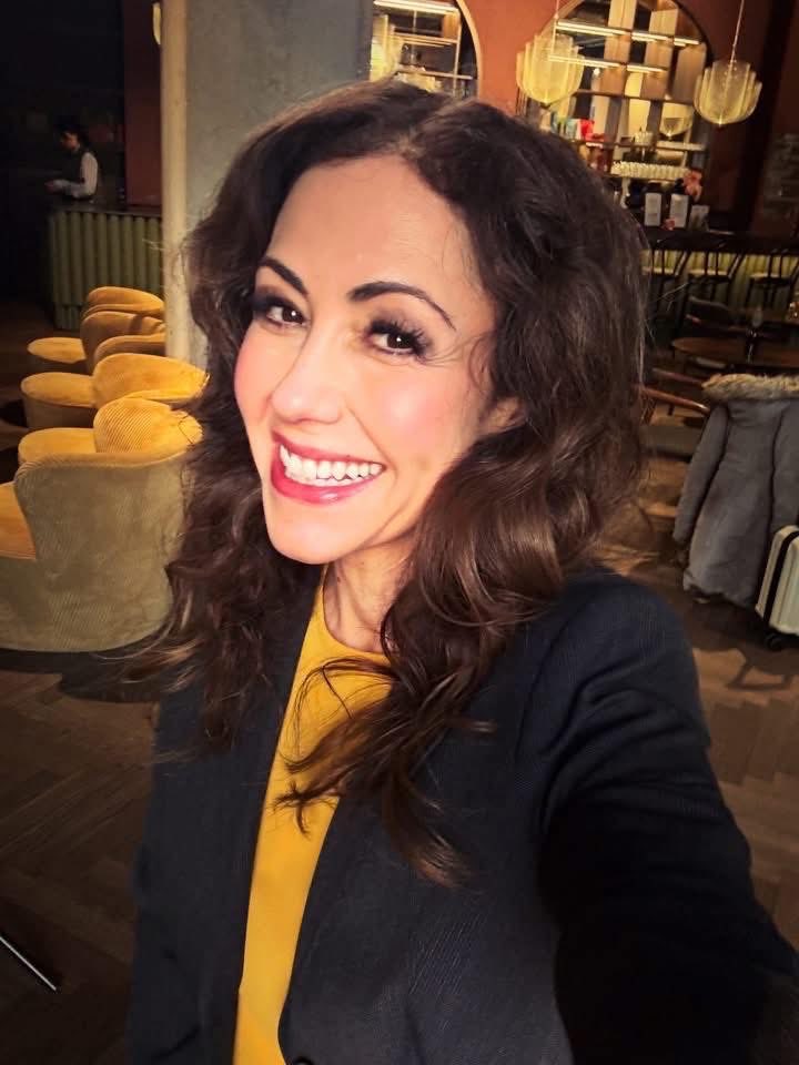 AnastasiaZampo's tweet photo. 🎥Last working days this year🎤
Im Auftrag der ARD für eine Doku über ein weißes Kristall, dass in meinem Universum seit fast 20 Jahren nicht mehr existiert. Seid gespannt.. es wird Mega
#soononair 📺
#mayfairfilter
#ard https://t.co/OSzz3dtH91