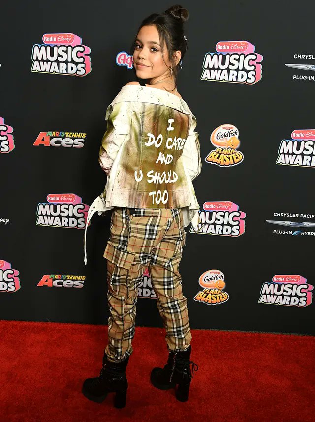 XVenust's tweet photo. A 16-year-old Jenna Ortega’s riposte to Melania Trump at the 2018 Radio Disney Music Awards.
#jennaortega
#celebrity
End of thread. 
Which was your favorite outfit?🌚 https://t.co/Tui3F5noGN