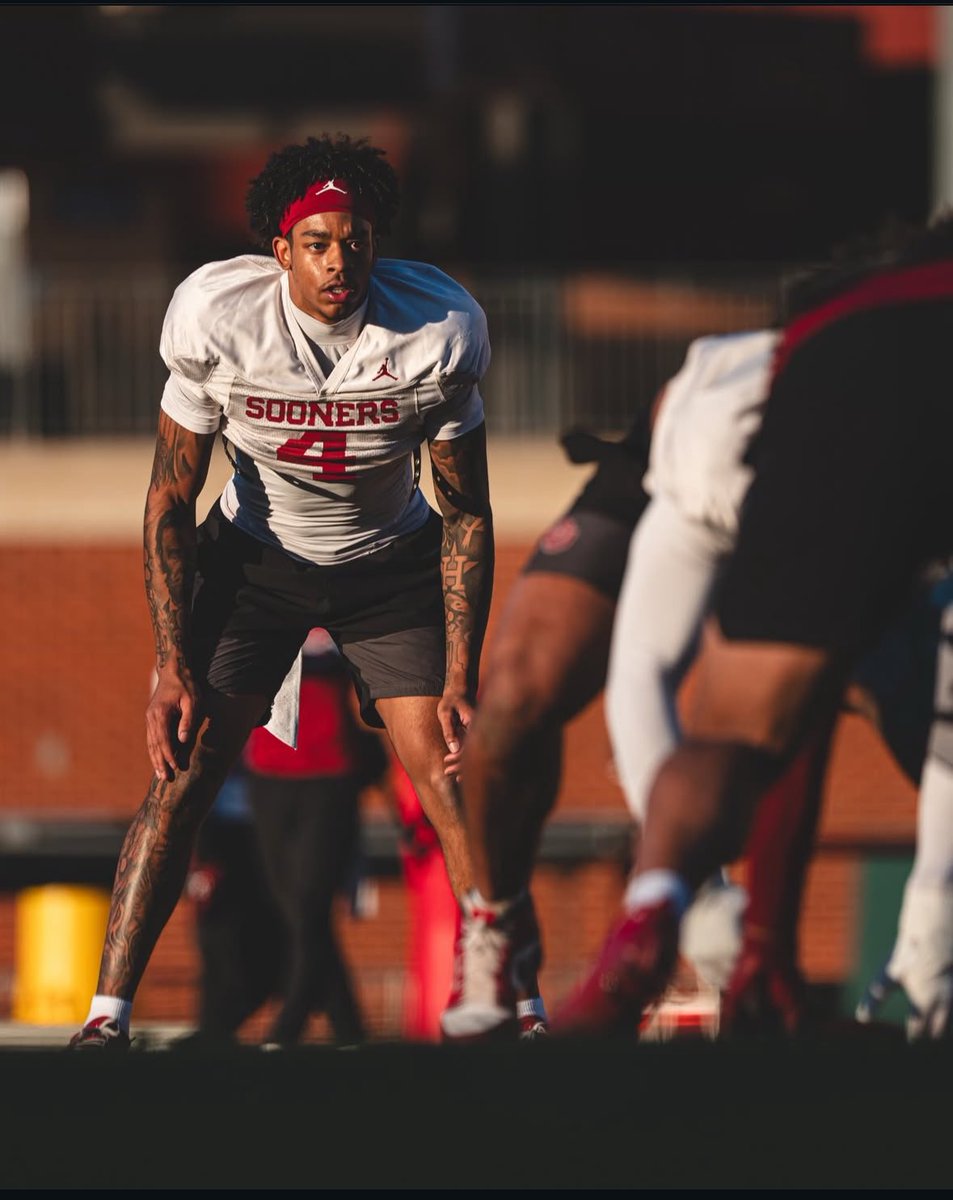 He’s focused on that pic he’s getting 12/19 #Manifest #ClaimIt #BoomerSooner #OUDNA #Sooner