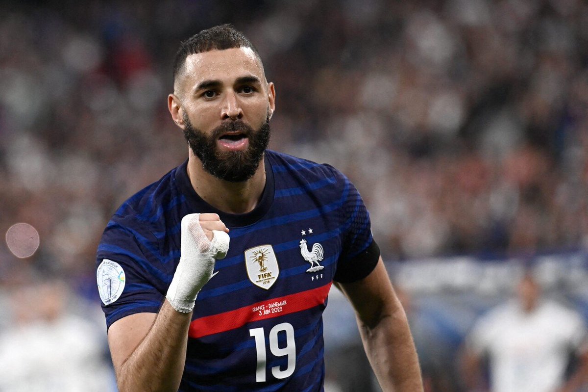 AlertesInfos's tweet image. 🇫🇷⚽️ FLASH | Karim Benzema SOUHAITE JOUER la Coupe du monde 2026 avec la France : "Si la France m'appelle pour la Coupe du monde, je viendrai directement". (L’Équipe)