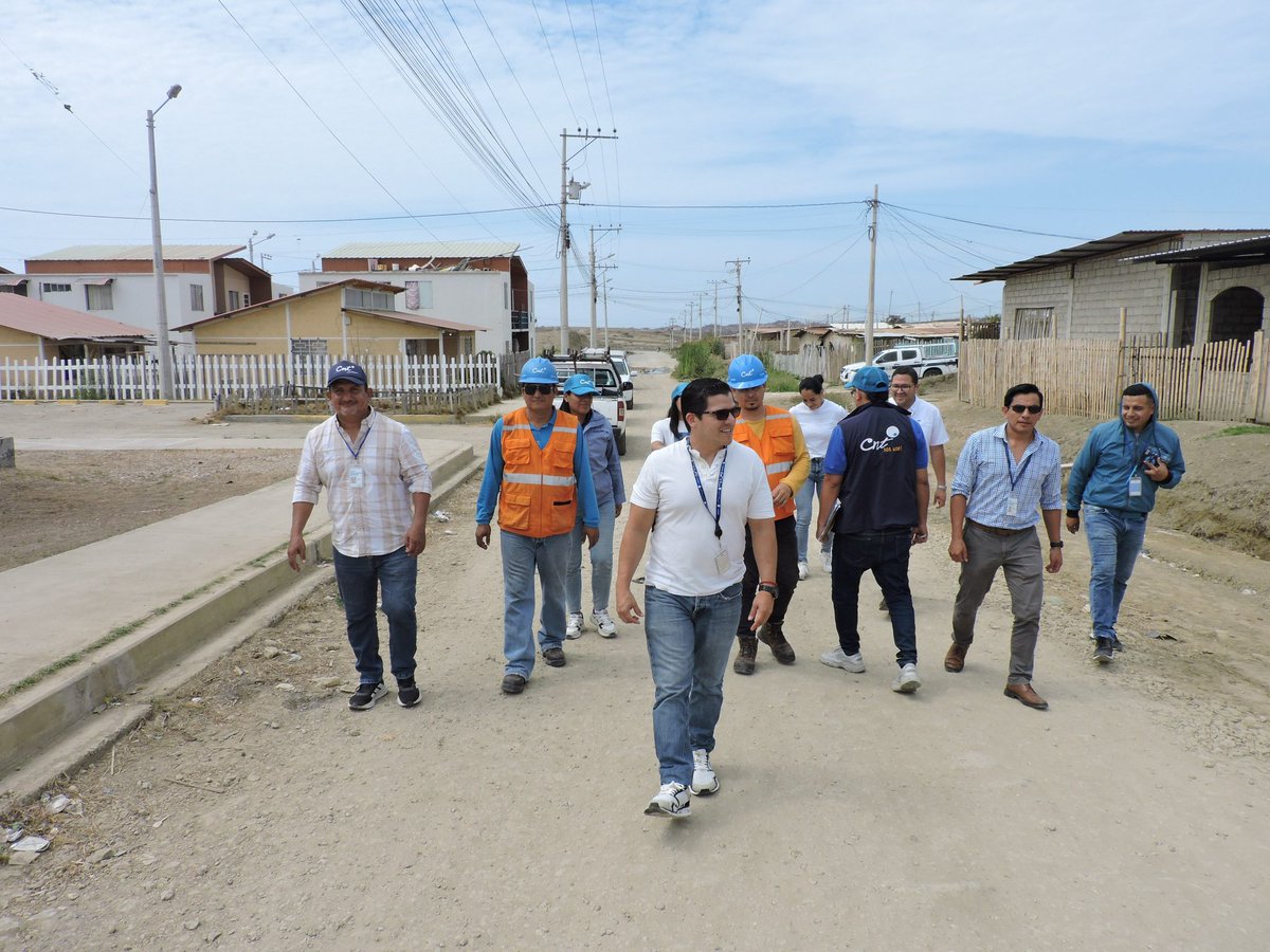 CNTinforma's tweet photo. Seguimos llegando a más rincones de #SantaElena. La @CNT_EC estuvo presente en Balcón Encantado y Las Terrazas, de la comuna Anconcito, para compartir con la ciudadanía servicios, beneficios y promociones que conecten a más familias del país.
¡Avanzamos en conectividad!🙌 https://t.co/pxw9MmzLvB
