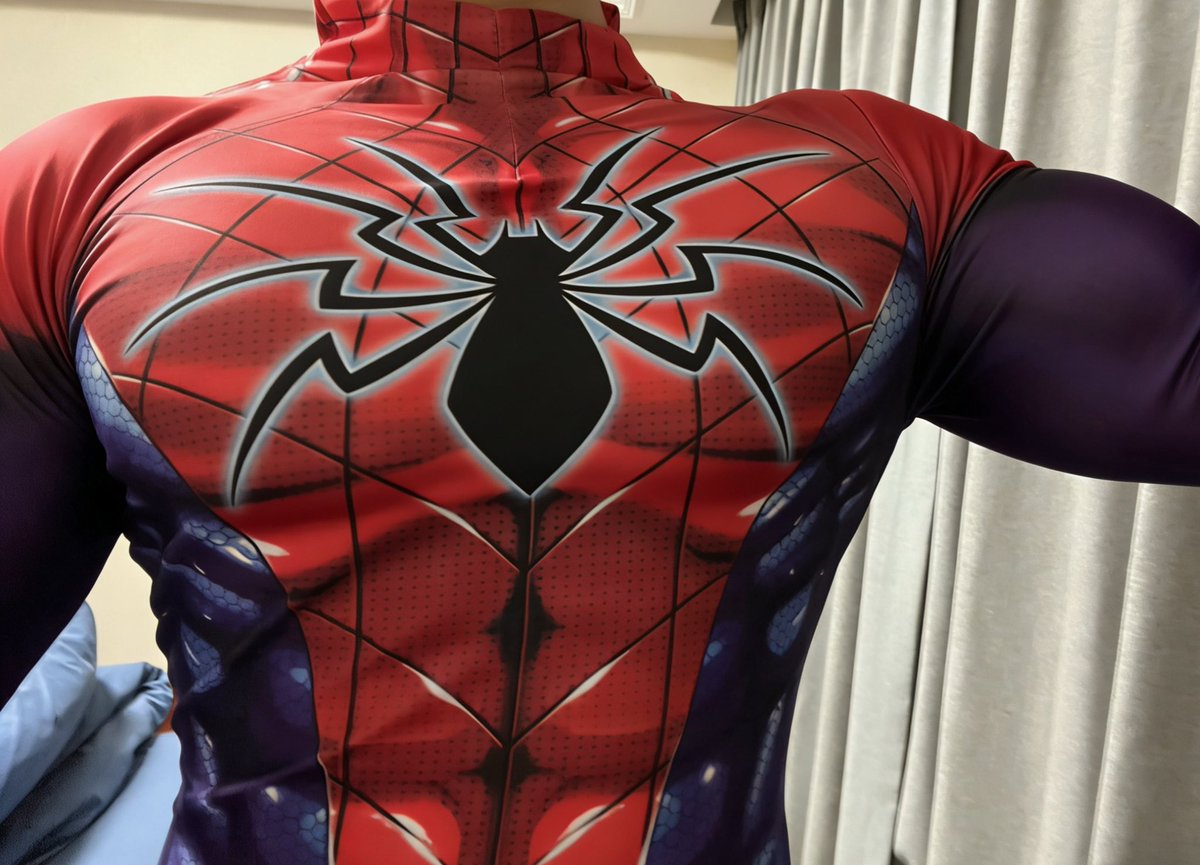 Jaz111818's tweet photo. 买小了，有点勒奶……#Spiderman  #农牛sm https://t.co/TobdmUJryE