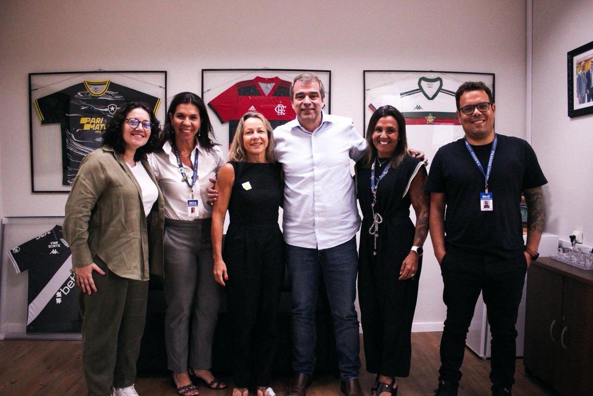 Reunião de alinhamento com a Fifa, sempre com o foco de fazer da Copa do Mundo Feminina de 2027 a melhor de todos os tempos. 2027 é logo ali, e os preparativos já estão a todo vapor! <a href="/eduardopaes/">Eduardo Paes</a> <a href="/CavaliereRJ/">Eduardo Cavaliere</a> <a href="/annalaurasecco/">Anna Laura</a> <a href="/athosmoura/">Athos Moura</a> <a href="/fifawomenswor/">FIFA Women's World Cup</a>