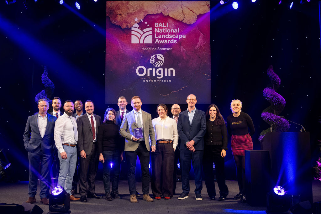 cityoflondon's tweet photo. And the awards keep rolling in… 🌿
 
Finsbury Circus Gardens, the City’s oldest &amp; largest public park, has won the Regeneration Principle Award 2025 at the @BALI_Landscape National Landscape Awards! https://t.co/bsohQCGav0