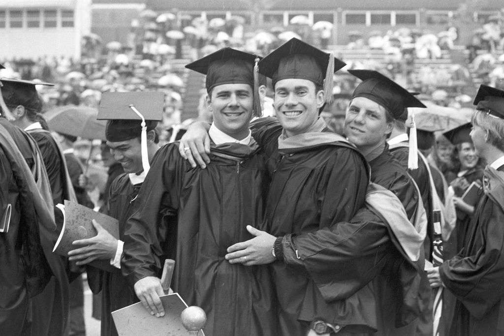 JMUAlumni's tweet photo. #JMUThrowbackThursday 
Throwback to May 1994 as we get ready to cheer on our newest alumni walking the stage this weekend! 🎓💜 https://t.co/Nwb6FWpaFb