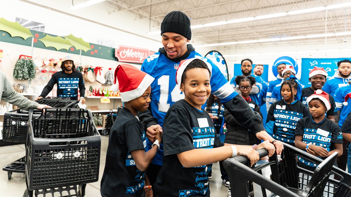 Lions players hosted students from our Inspire Change groups for the annual Shop with a Lion event as part of our Season of Sharing presented by Meijer! 