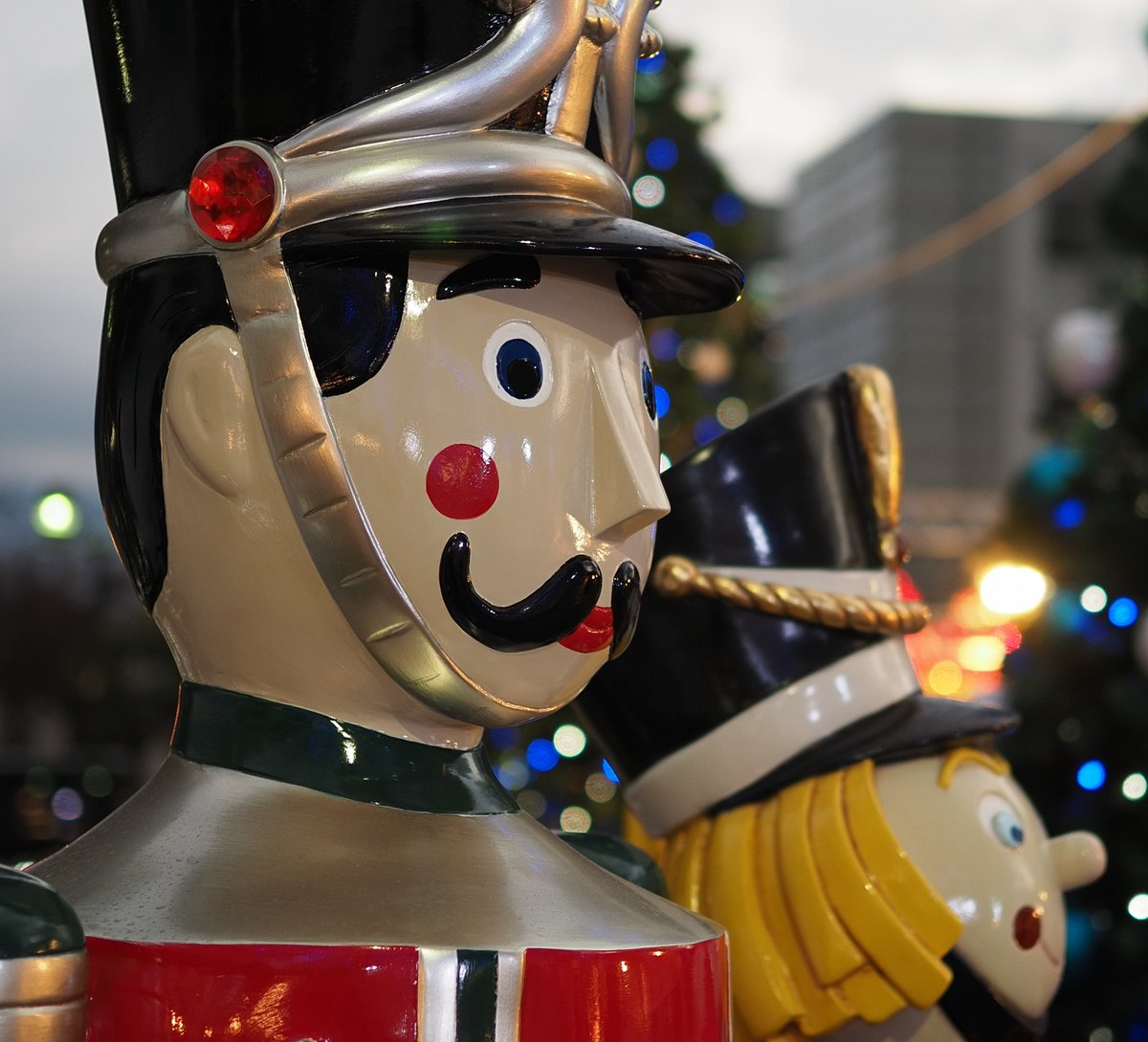 クリスマスの時期に見る兵士の人形 🤔 童話「くるみ割り人形とねずみの