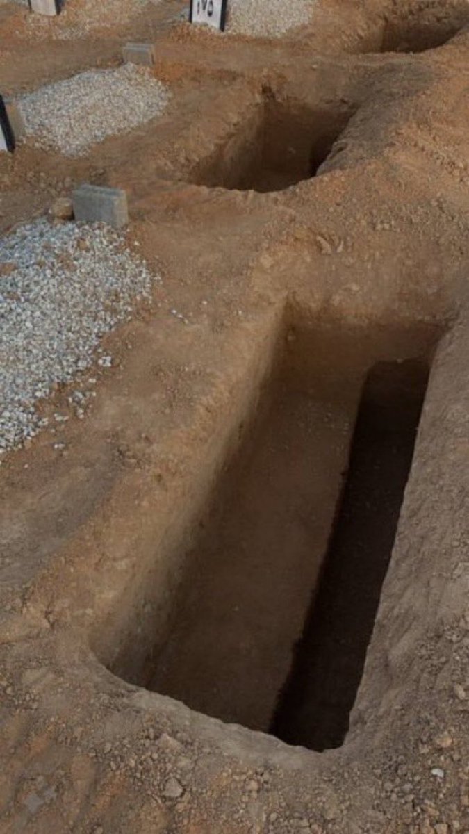 بينك وبين الموت، أسرع مما تتخيل، أسرع مما تتصور، أسرع مما تتوقع، هذه حقيقة يجب عليك أن تتقبلها، وتحسن العمل معها؛
"كل نفس ذائقة الموت وإنما توفون أجوركم يوم القيامة فمن زحزح عن النار وأدخل الجنة فقد فاز وما الحياة الدنيا إلا متاع الغرور".
إذا لم تستعد لهذه الرحلة؛ فأنت في خسارة