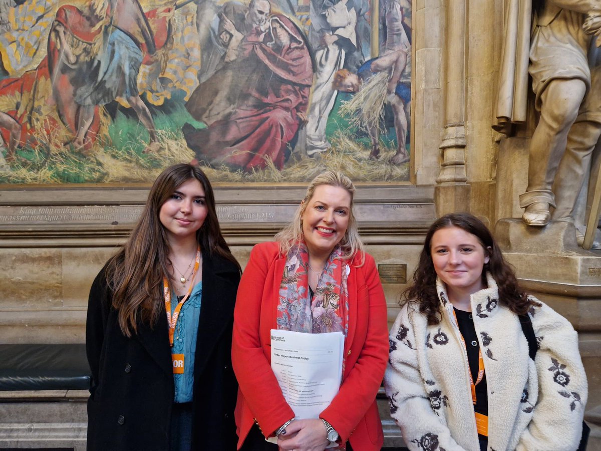 mimsdavies's tweet photo. ππ
π»π On the 11th Day of December...
π€© Iβm thrilled to share pictures - some unseen - of my constituents joining me in #Parliament throughout the year
πΊοΈ Iβve been honoured to be joined by residents from #Uckfield #ForestRow #CrawleyDown #NorthChailey & a huge amount from lovely #EastGrinstead as well as schools including Sackville School & Michael Hall School π«
π Iβm always very #proud to meet even more lovely constituents, show them round Westminster & speak with them before #PMQs