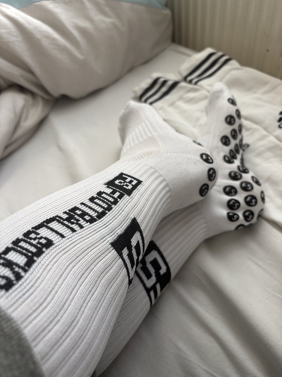 Heute mal Fußball Socken DM ME AND PAY ME #footballsocks #master #cashmaster #findom #ftm #socks #paypig #geldherr #slave #moneyslave #sklave