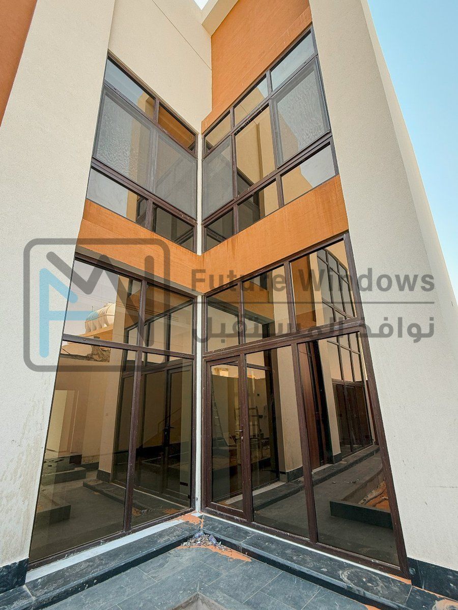 architeco1's tweet image. نوافذ الـUPVC خيار ممتاز للميزانيات المتوسطة:

عزل حراري وصوتي عالي

ما يصدأ ولا يحتاج صيانة

وسعره أقل بكثير من الألمنيوم الثيرمال بريك

أما الثيرمال بريك فهو فاخر ومواصفاته عالية، لكنه خيار مرتفع السعر.
فالـUPVC هو التوازن المثالي بين الأداء والسعر.
#نوافذ #UPVC #عزل_حراري