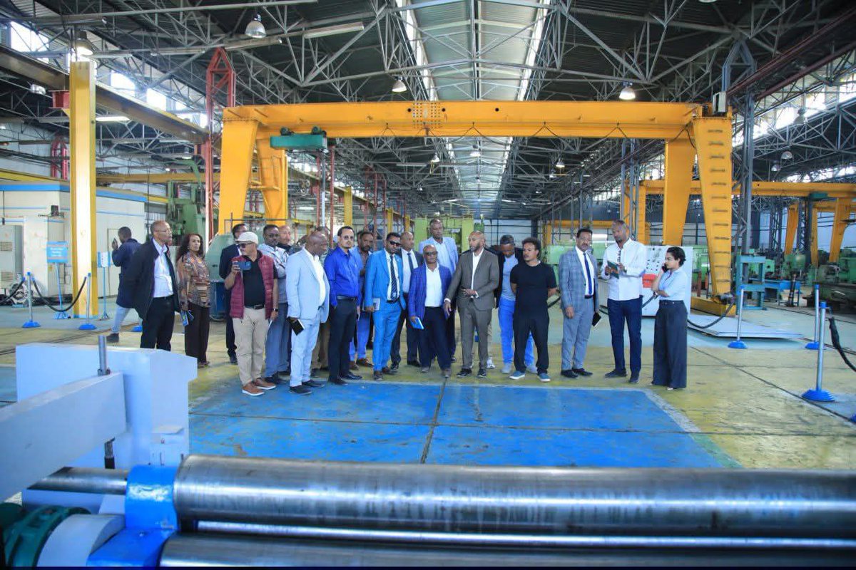 CheminduCorp's tweet photo. የኮርፖሬሽኑ ከፍተኛ የሥራ አመራሮዎች በኢትዮ-ኢንጂነሪንግ ግሩፕ ሥር የሚገኙ የአዲስ ማሽንና መለዋወጫ ኢንዱስትሪ፣ የኢትዮጵያ ፕላስቲክ ኢንዱስትሪ እና ኮርፖሬሽኑ ለቢሮ አገልግሎት ከግሩፑ ተከራይቶት በዕድሳት ላይ የሚገኘዉ ህንፃ ጎብኝተዋል፡፡ https://t.co/r8ufl0jUOC