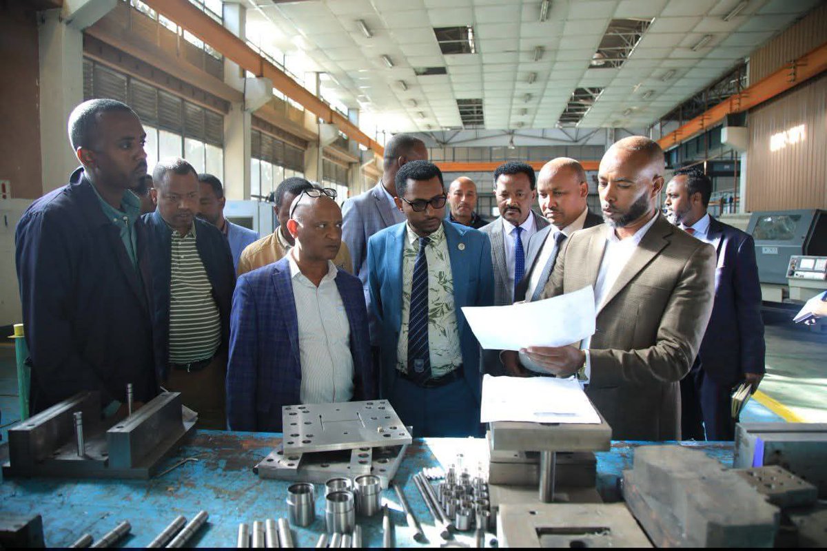 CheminduCorp's tweet photo. የኮርፖሬሽኑ ከፍተኛ የሥራ አመራሮዎች በኢትዮ-ኢንጂነሪንግ ግሩፕ ሥር የሚገኙ የአዲስ ማሽንና መለዋወጫ ኢንዱስትሪ፣ የኢትዮጵያ ፕላስቲክ ኢንዱስትሪ እና ኮርፖሬሽኑ ለቢሮ አገልግሎት ከግሩፑ ተከራይቶት በዕድሳት ላይ የሚገኘዉ ህንፃ ጎብኝተዋል፡፡ https://t.co/r8ufl0jUOC