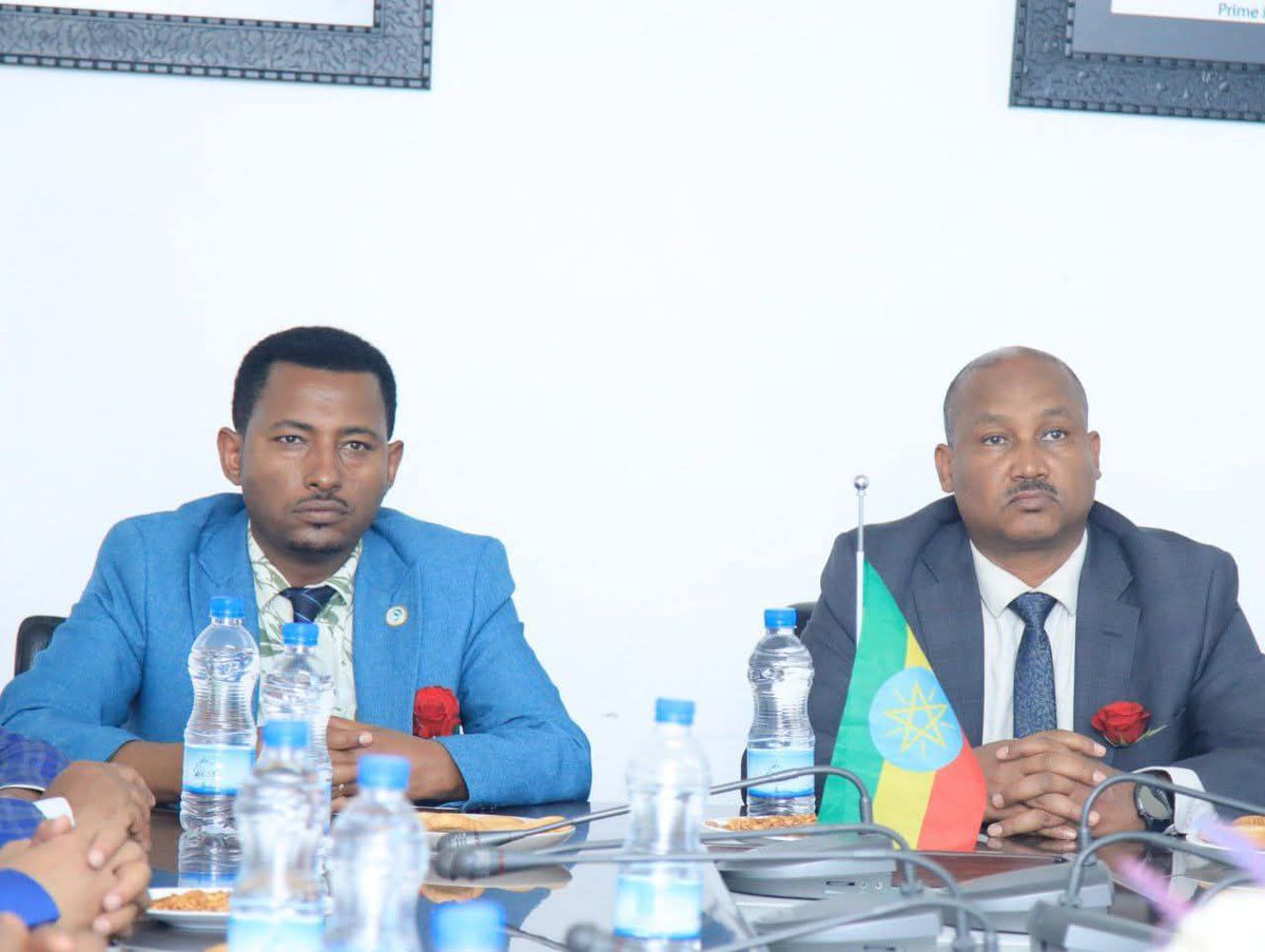 CheminduCorp's tweet photo. የኮርፖሬሽኑ ከፍተኛ የሥራ አመራሮዎች በኢትዮ-ኢንጂነሪንግ ግሩፕ ሥር የሚገኙ የአዲስ ማሽንና መለዋወጫ ኢንዱስትሪ፣ የኢትዮጵያ ፕላስቲክ ኢንዱስትሪ እና ኮርፖሬሽኑ ለቢሮ አገልግሎት ከግሩፑ ተከራይቶት በዕድሳት ላይ የሚገኘዉ ህንፃ ጎብኝተዋል፡፡ https://t.co/r8ufl0jUOC
