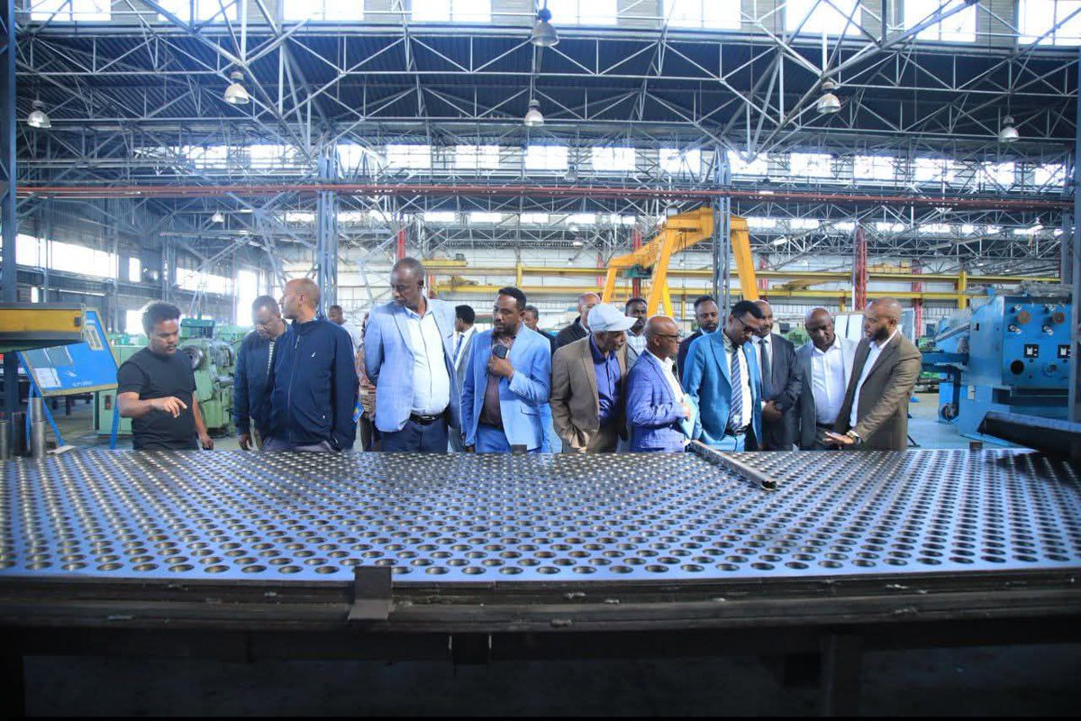 CheminduCorp's tweet photo. የኮርፖሬሽኑ ከፍተኛ የሥራ አመራሮዎች በኢትዮ-ኢንጂነሪንግ ግሩፕ ሥር የሚገኙ የአዲስ ማሽንና መለዋወጫ ኢንዱስትሪ፣ የኢትዮጵያ ፕላስቲክ ኢንዱስትሪ እና ኮርፖሬሽኑ ለቢሮ አገልግሎት ከግሩፑ ተከራይቶት በዕድሳት ላይ የሚገኘዉ ህንፃ ጎብኝተዋል፡፡ https://t.co/r8ufl0jUOC