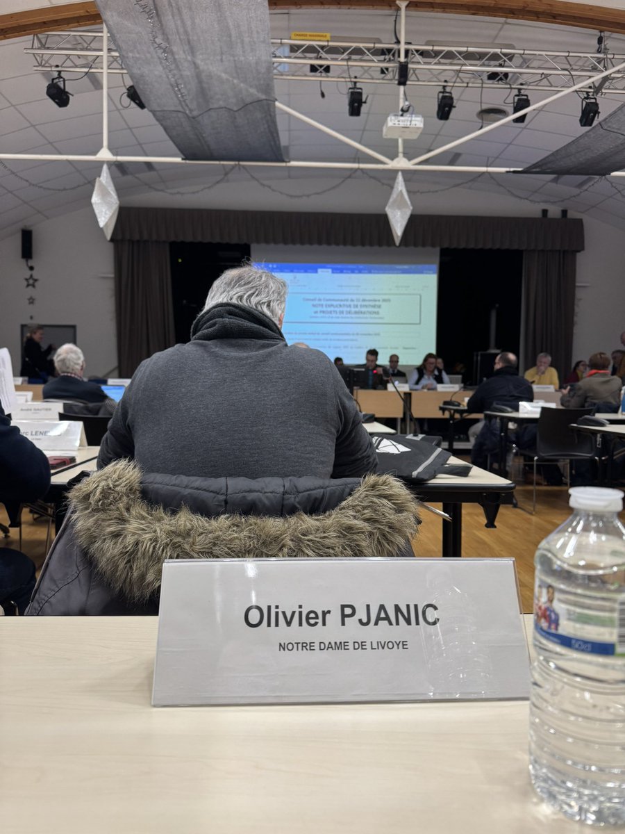 En séance plénière de l’Agglomération Mont Saint-Michel – Normandie ce soir à Isigny-le-Buat.
Finances, économie, aménagement, environnement… Je représente Notre-Dame-de-Livoye pour défendre nos communes et l’intérêt général. #MSMN #Territoires #Élus