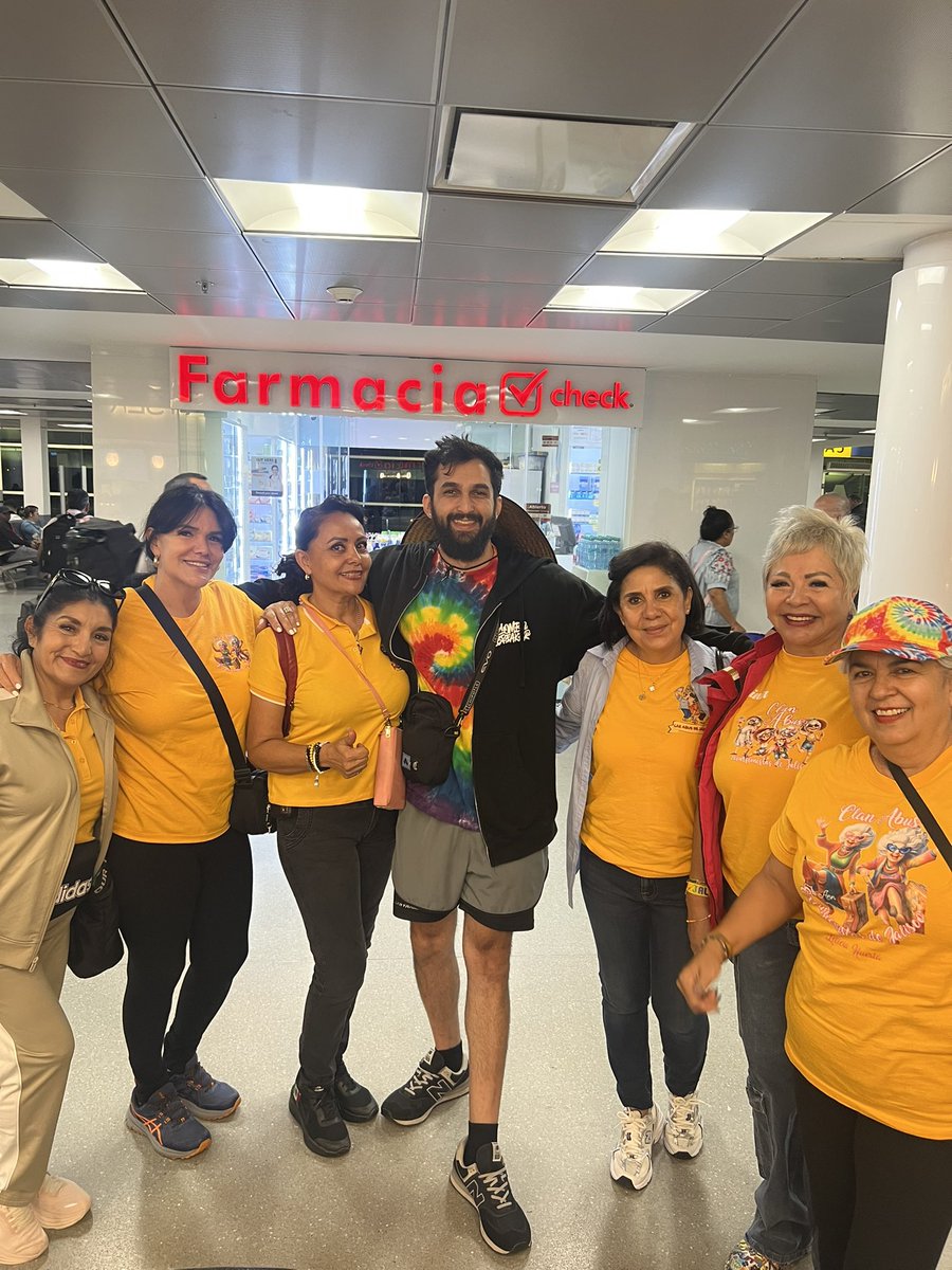 flk_big8oy's tweet image. Happy birthday @ElhaanR hope you have a blessed day lil bro.