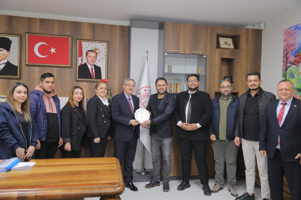 gegetgenclik's tweet photo. Gençlik Girişim ve Eğitim Derneği Başkanı Sayın Mehmet Satıcı ve Yönetim Kurulu üyeleri olarak Gaziantep İl Millî Eğitim Müdürü Sayın Dr. Önder Arpacı’ya hayırlı olsun ziyaretinde bulunduk.

@Dr_Onderarpaci 
@Mehmetsat2727 https://t.co/LASeDCfsp8