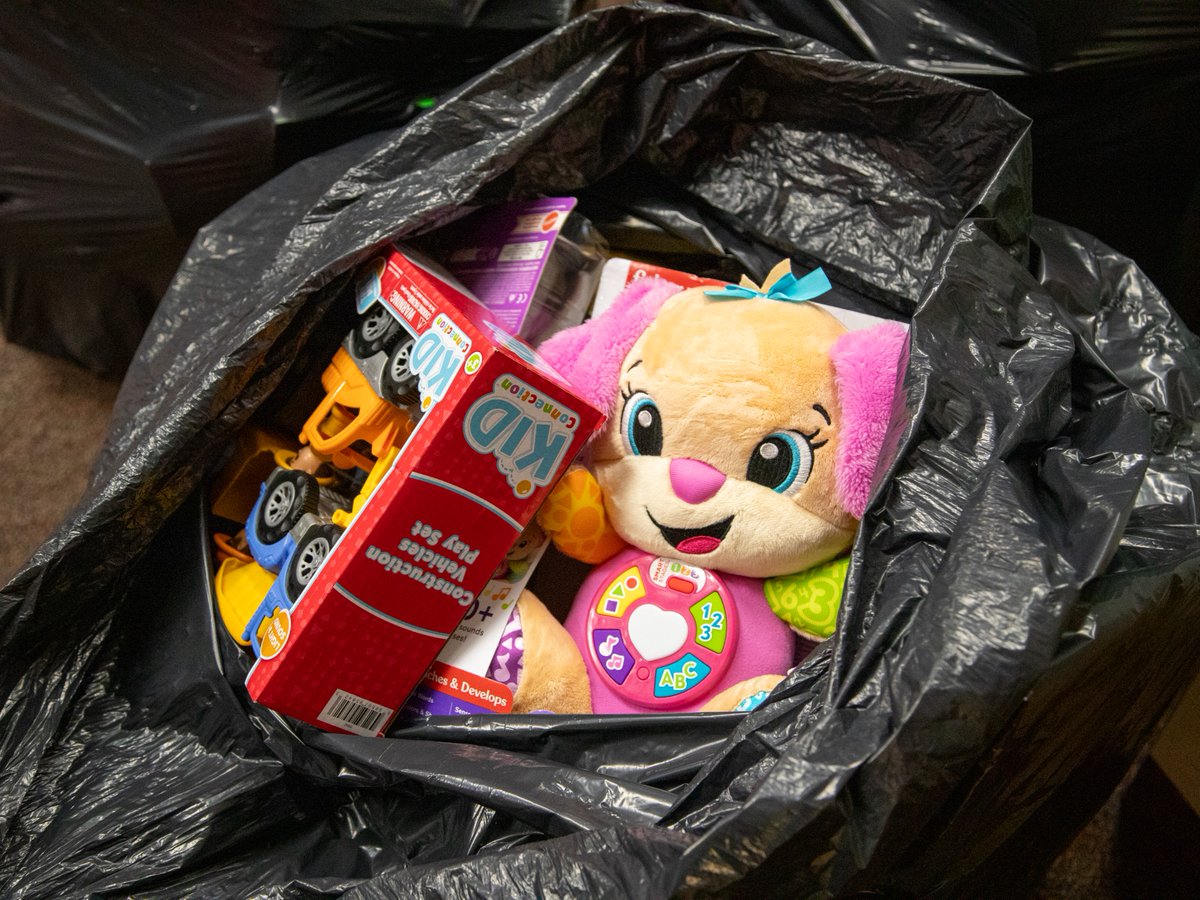 Last night, members of <a href="/UNC_BearsMBB/">UNC Bears MBB</a> delivered the incredible haul from our recent toy drive to the Rodarte Community Center! 🎁💙

Because of your generosity, children and families right here in our community will have a brighter, happier holiday season.

#BearCountry