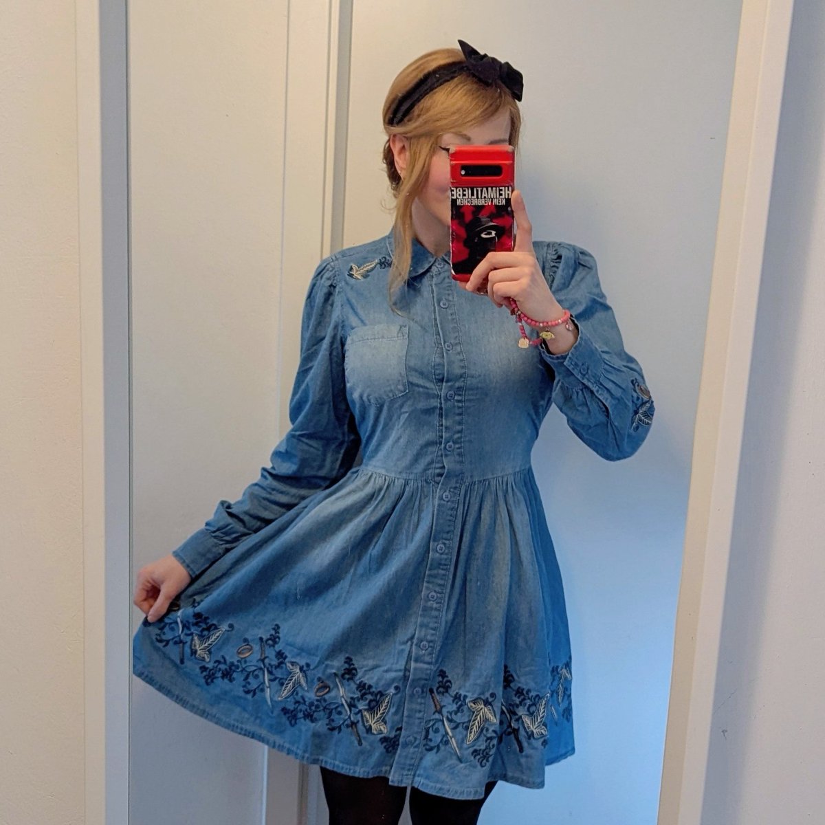 Mit diesem Kleid wird mir schneller das passive Wahlrecht entzogen als Nancy Faeser Verfassungsschutzberichte veröffentlicht.