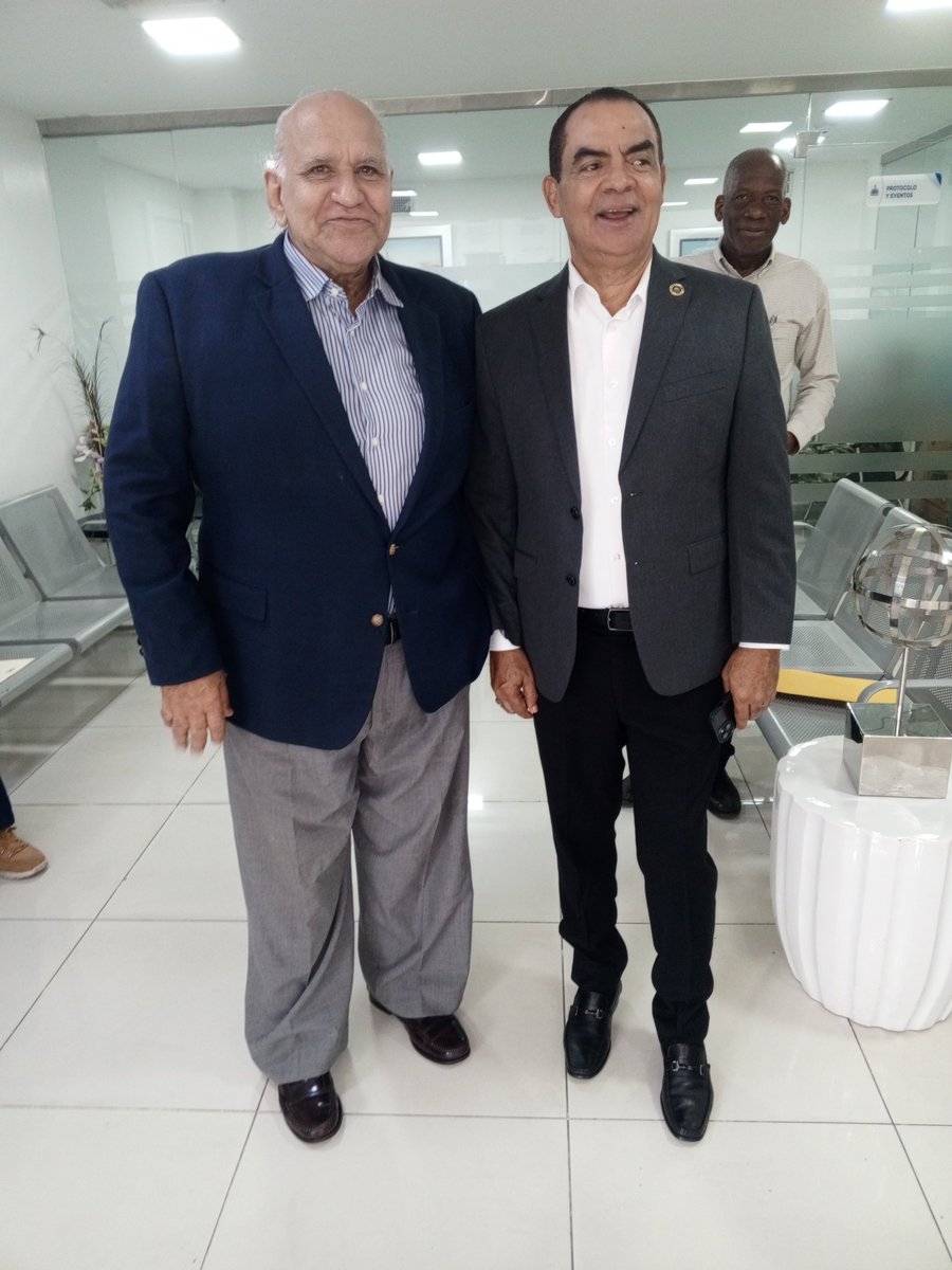 ralfau05's tweet photo. Dr. Gilberto Santana, mi hermano. SubDirector del @inabie https://t.co/mR3D17y4QL