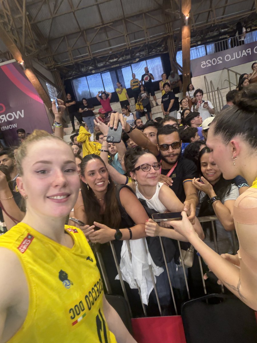 paramabb's tweet image. simplesmente isabelle haak