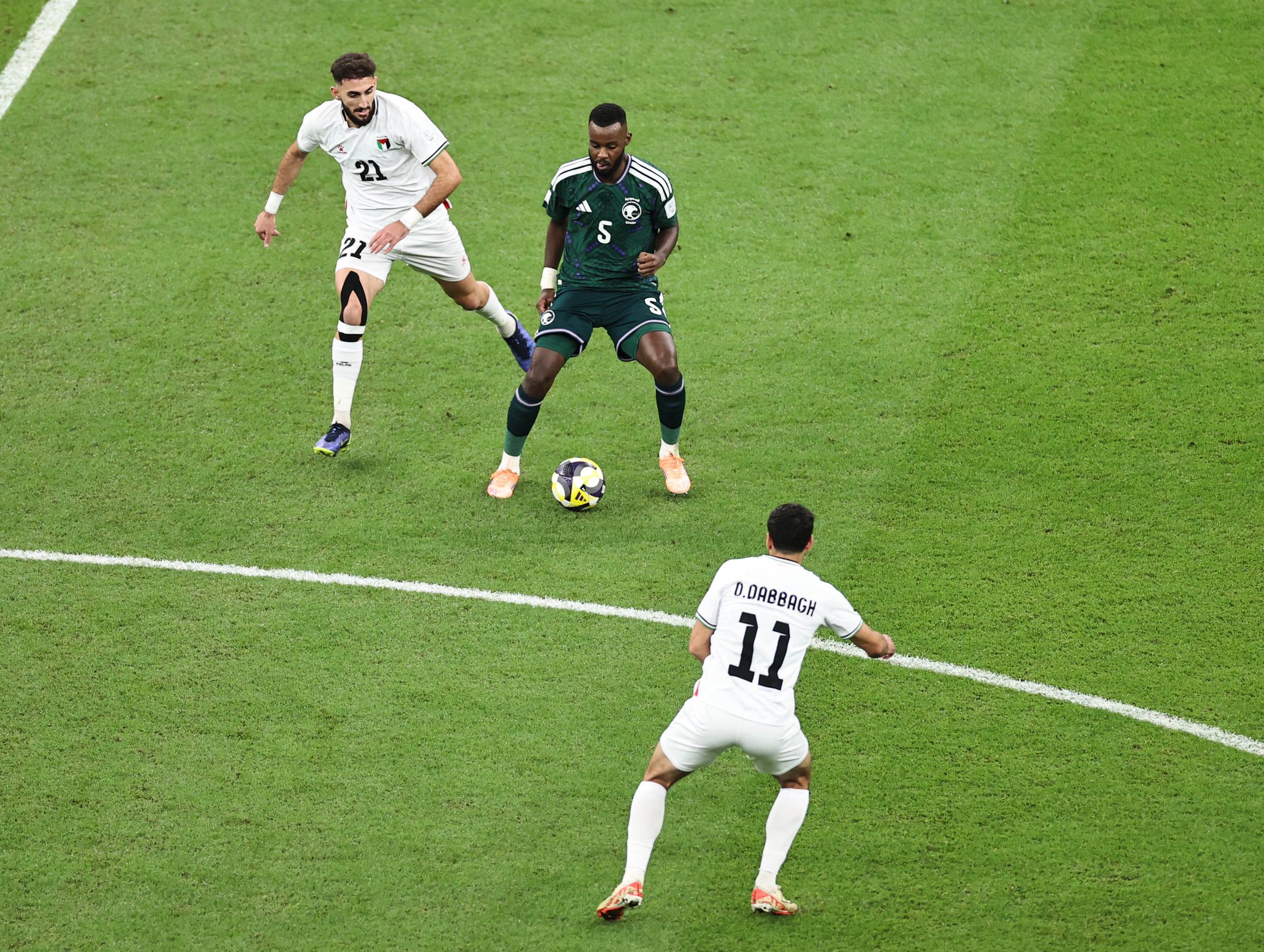 نهاية الشوط الأول من مواجهة السعودية فلسطين بالتعادل السلبي دون أهداف #كأس_العرب 