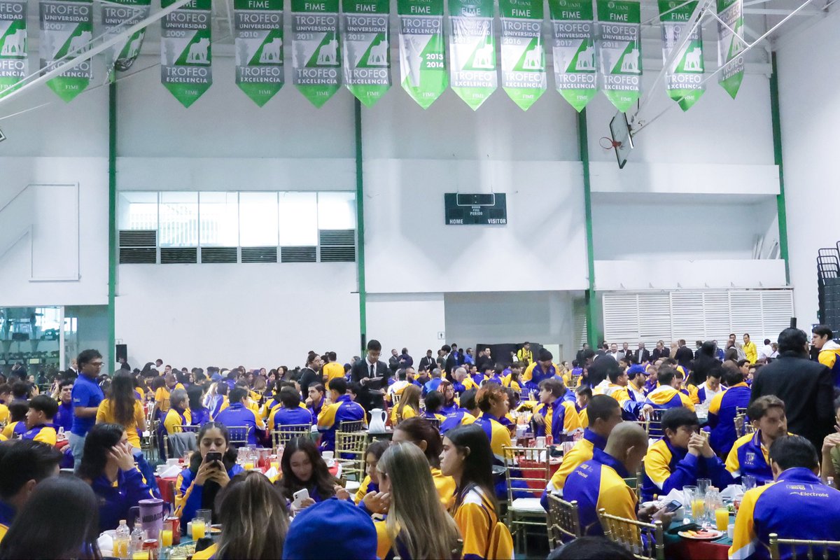 UANL_Autenticos's tweet image. 🐯 | En nombre del programa de Futbol Americano Auténticos Tigres, agradecemos al Rector, Dr. Santos Guzmán López, por la invitación al desayuno junto a los atletas que representan a nuestra Universidad.

#SerAuténtico #excelenciayeducacion #UANL