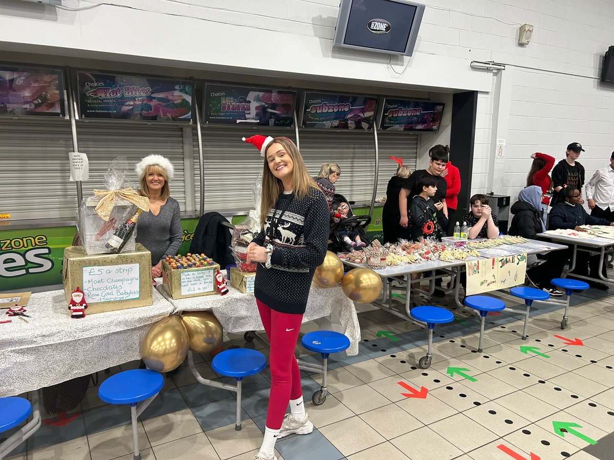 RosshallAcademy's tweet photo. Well done to our @RosshallWA group organising our Christmas Market this afternoon 🎄 💜 @rosshallnurture @RosshallDofE https://t.co/bI537QIbQp