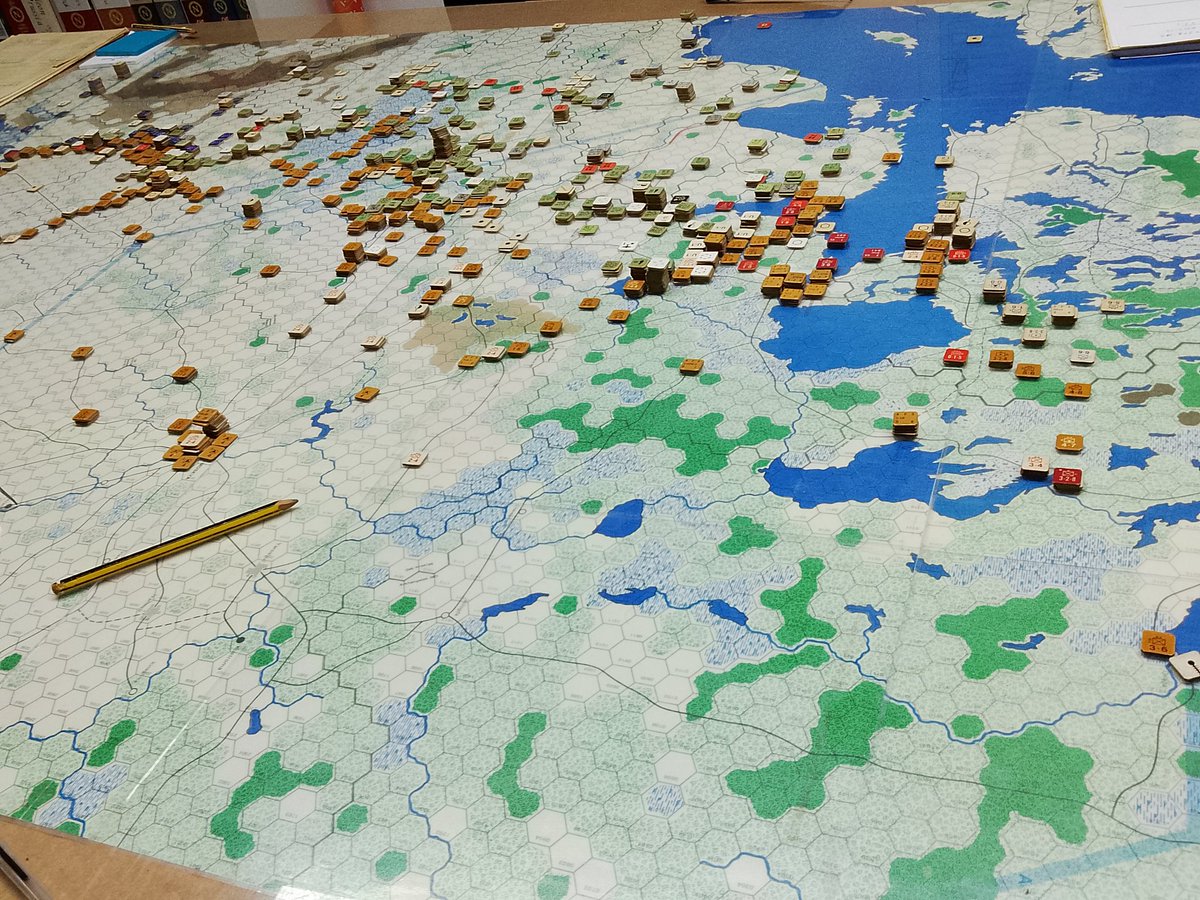 SnafuDST's tweet photo. A vegades no cal que un counter sigui gaire complicat i tingui mil estadístiques perquè un joc tingui profunditat. Només cal que el mapa sigui profund...
#RussiaIsBig https://t.co/W9fo78xFn3