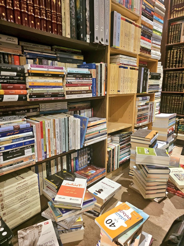 في القراءة والاشتغال بالعلوم والمعارف، تمتدّ للنفس فسحة، وللعقل ثراء، وللروح انشراح، وللقلب انعتاقٌ من أثقال الهموم. إنها سبيلٌ لطرد وساوس النفس، ودرعٌ يخفّف عن المرء نوائب الزمان وما يجرّه من مكاره.

#معرض_جدة_للكتاب_2025