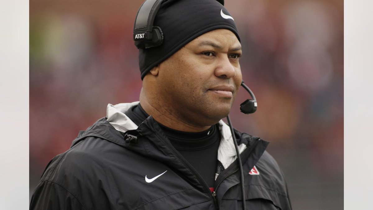 therealcedfunk's tweet image. David Shaw should be at the very top of the @UMichFootball list. Proven winner, honorable leader of men. Currently the passing game coordinator for @Lions.  Do right by your players and hire Coach Shaw!