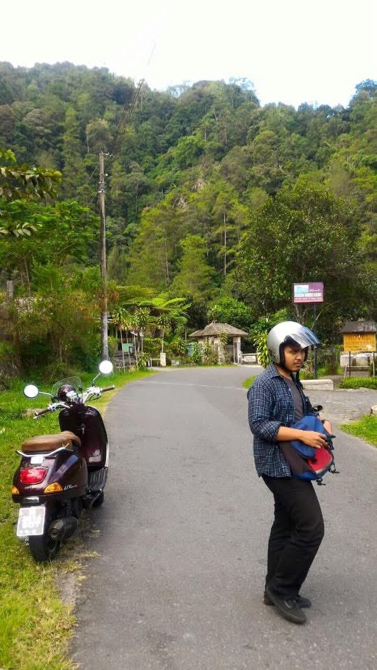 maassnya's tweet photo. Dari jaman kuliah sampe lulus, jaman jaman senang senang https://t.co/5LrPkCmRGf