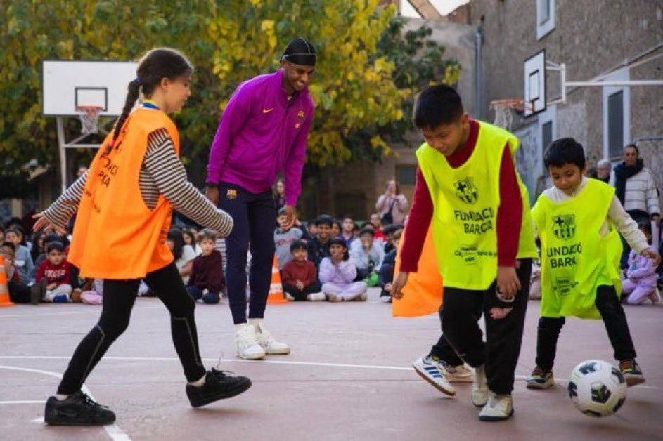 ⭐️Marcus Rashford MBE Continues on his tradition of supporting communities — this time not in the UK, but in Barcelona. 
Since arriving, he has been working with the Barça Foundation on many initiatives and other social causes, taking an active role in their programs. —<a href="/jbatalla7/">Jordi Batalla</a>