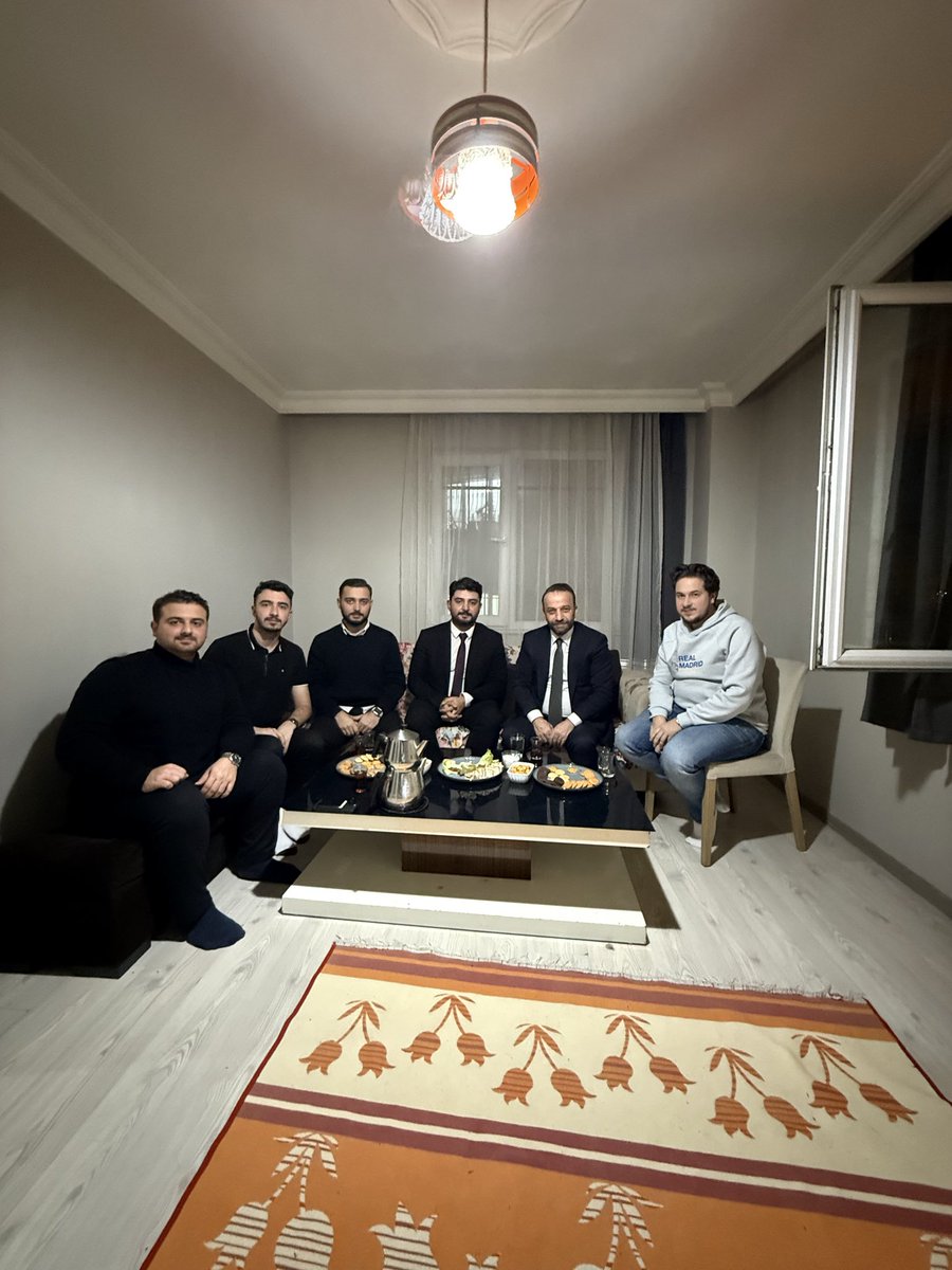 İstanbul Üniversitesi’ndeki öğrenci kardeşlerimizin evini; AK Parti İstanbul İl Başkan Yardımcımız Muammer Birdali ve İl Gençlik Kolları Başkan Yardımcımız Mehmet Tufan Koçak ile birlikte ziyaret ettik.
<a href="/avyusufibis/">Yusuf İBİŞ</a> 
<a href="/nevzatyucetr/">Nevzat Yüce</a> 
<a href="/BirdalMuammer/">Muammer BİRDAL</a> 
<a href="/hamzatasdemir4/">Hamza Taşdemir</a> 
<a href="/MTufanKocak/">M. Tufan KOÇAK</a>