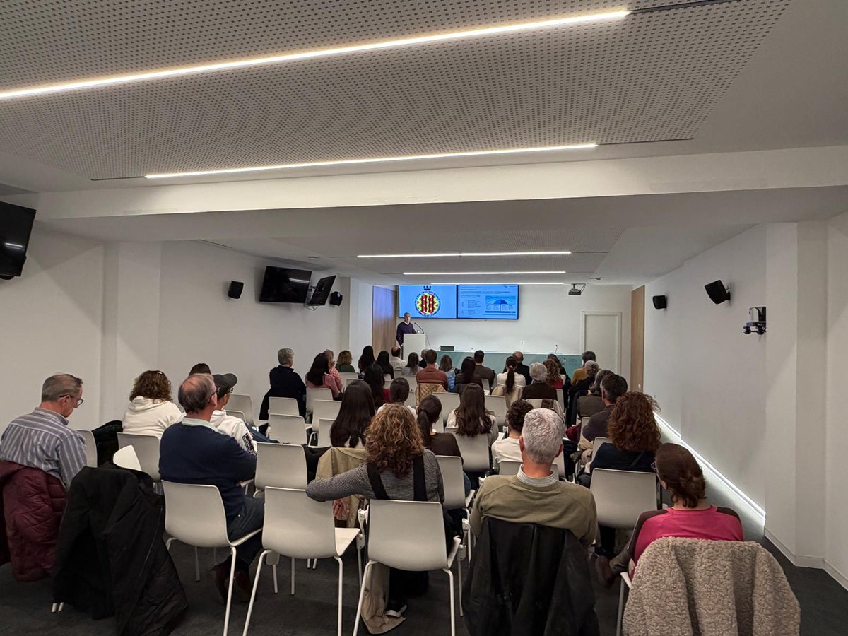 Acmtgna's tweet photo. 🧠✨ Comencem!
La conferència “Avenços recents en la malaltia d’Alzheimer: de la recerca a la pràctica clínica”, a càrrec del Dr. Josep Maria Argimon.
Imprescindible per entendre cap on avança la recerca i com es trasllada a la pràctica clínica.
#Alzheimer #Salut #Tarragona https://t.co/HTvWZeCzIX