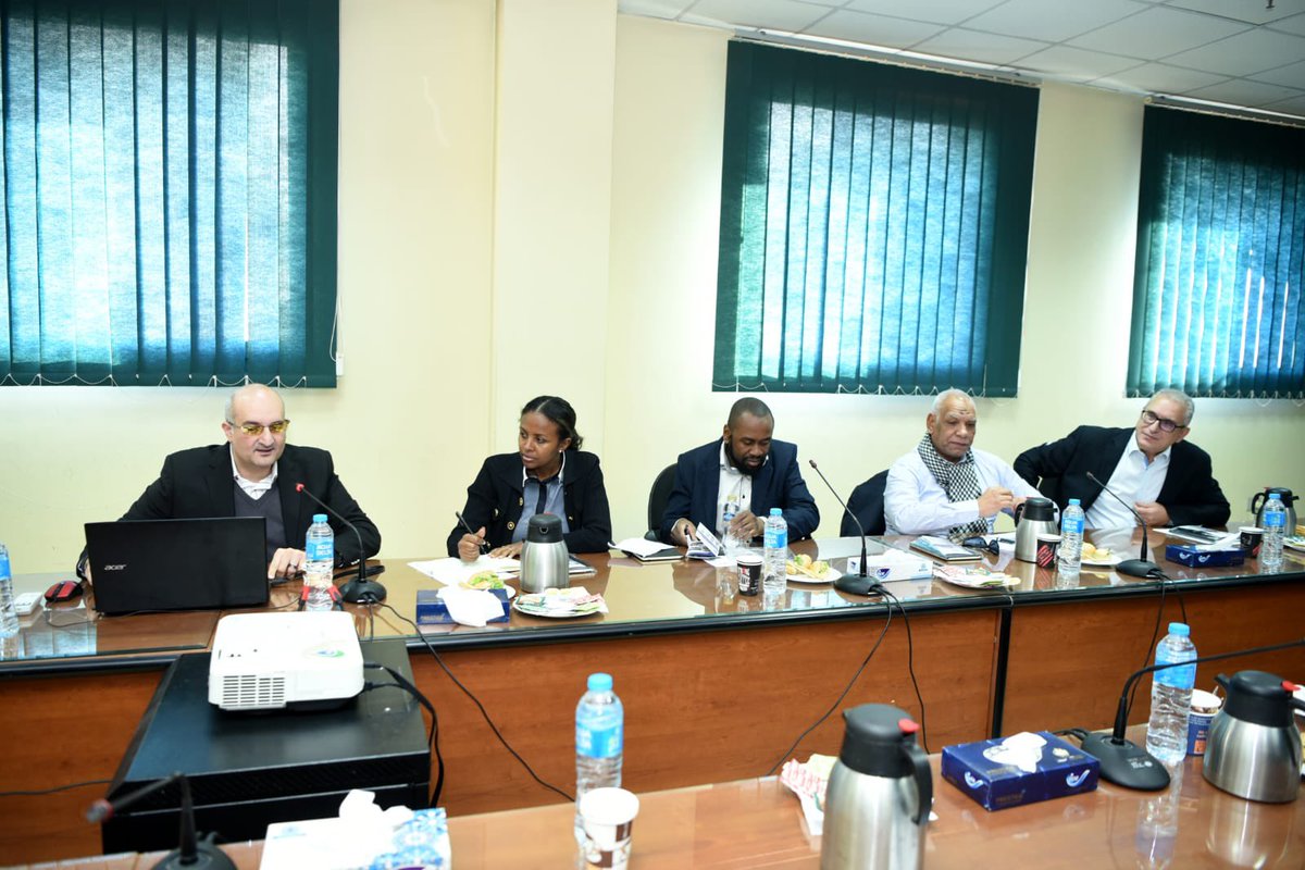 استقبل المركز القومي لبحوث المياه وفدًا أفريقيًا خلال المؤتمر الدولي الثالث للهندسة وتكنولوجيا المعلومات، للتعرف على أنشطة المركز وبرامجه العلمية وتعزيز التعاون في مجالات الموارد المائية والعلوم البيئية.