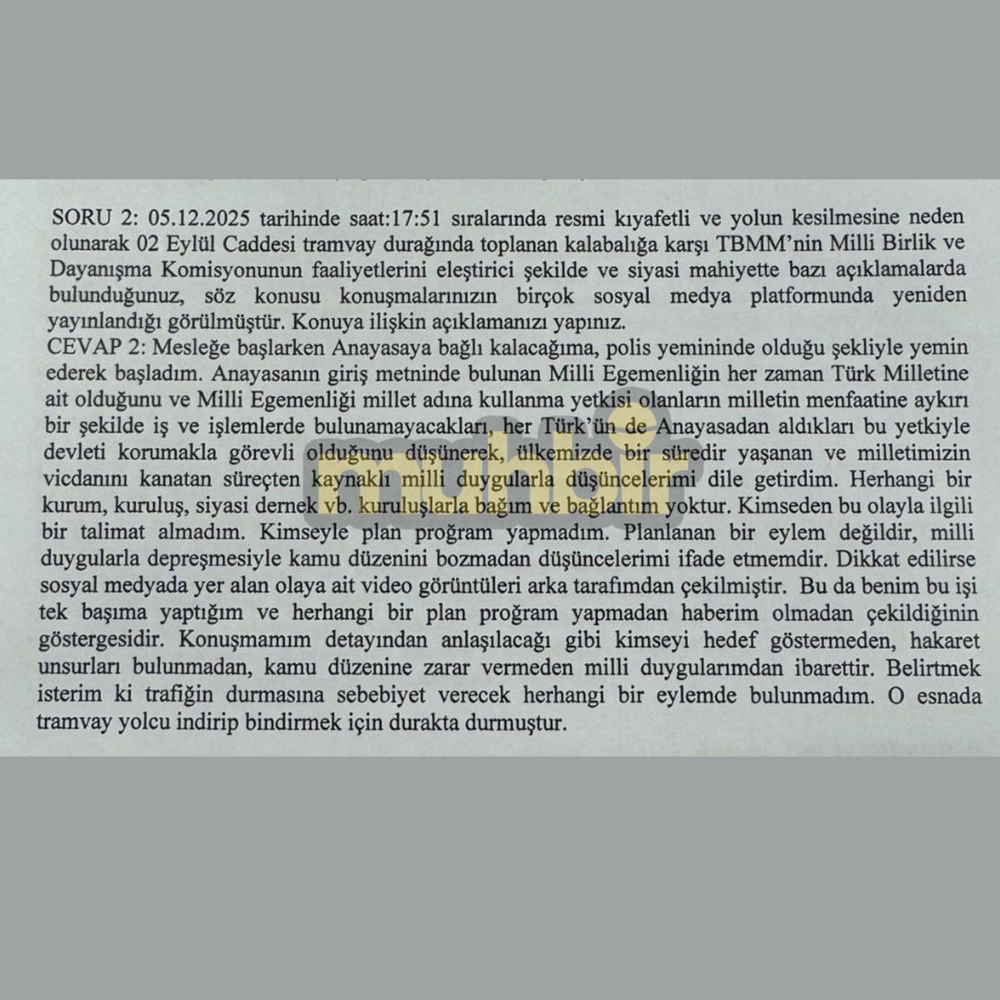 🔻Eskişehir’de II. Çözüm Süreci’ne tepki gösteren polis memuru Onur Şener’in ifadesi ortaya çıktı:

“- Mesleğe, Anayasa’ya bağlı kalcağıma yemin ederek başladım. 

- Her Türk’ün Anayasa’dan aldıkları yetkiyle, devleti korumakla görevli olduğunu düşünerek, milletimizin vicdanını