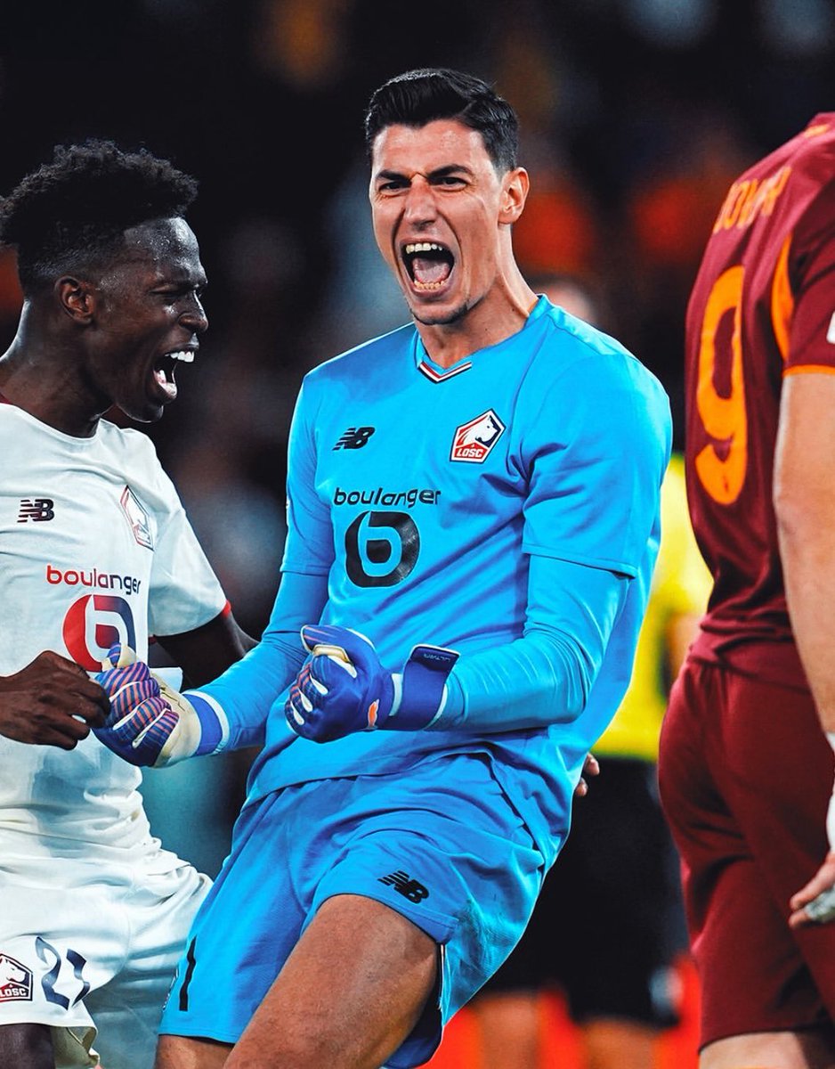 ActuL1_'s tweet photo. 🤯🤯🤯🤯 TOTALEMENT HALLUCINANT BERKE ÖZER !!! 🥵🇹🇷

7 ARRÊTS SUR PENALTY DEPUIS SON ARRIVÉE AU LOSC 😭😭😭

Il n’en a encaissé que trois (sachant qu’il avait arrêté l’un d’eux au départ 🥶) https://t.co/2unktx7yeh